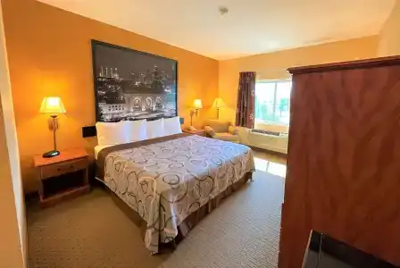 Super 8 by Wyndham at Forbes Landing - 2
