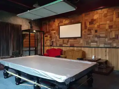 One Four Seven & Snooker Bar - 9
