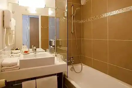 Maisons du Monde Hôtel & Suites - La Rochelle Vieux Port - 98