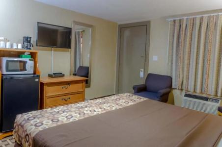 Relax Inn - - 18