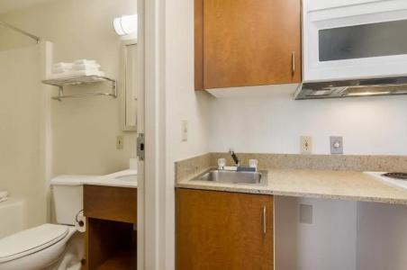 HomeTowne Studios by Red Roof Denver - Glendale/ Cherry Creek - 31