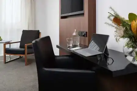 Rydges Latimer - 93