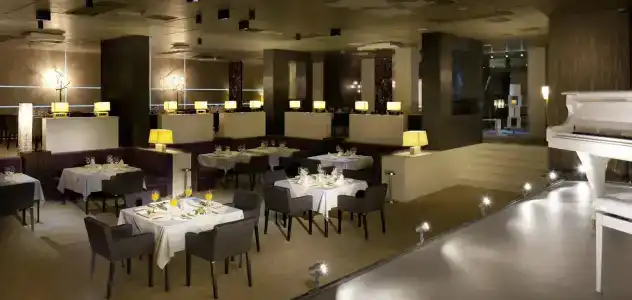 Ramada and Suites - 12