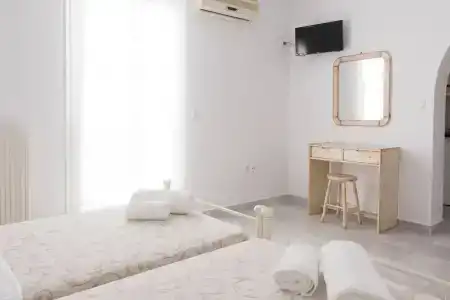 Fragias Studios & - 10