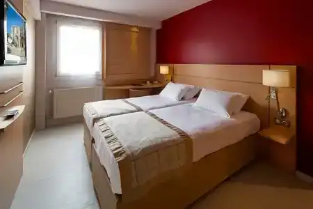 Best Western Plus Le Lavarin - 69