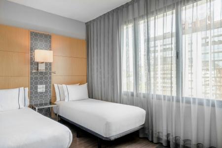 AC Victoria Suites by Marriott - 3