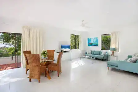 Noosa International - 4