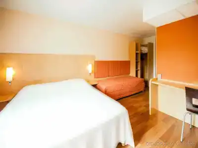 ibis Valenciennes - 2