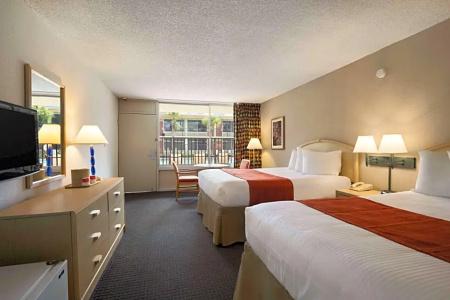 Ramada by Wyndham Kissimmee Gateway - 51