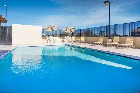 Days Inn by Wyndham Phoenix North - 12