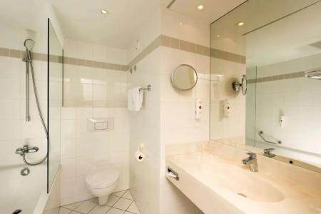 Ramada by Wyndham Hannover - 25