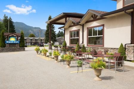 Days Inn & Suites by Wyndham - 11