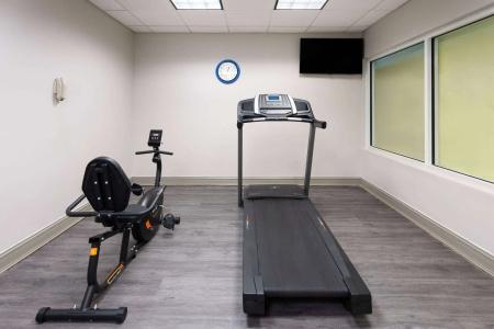 Days Inn & Suites by Wyndham - 14