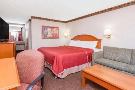 La Quinta by Wyndham-Hamilton Place - 7