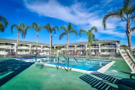 6 Garden Grove - 14