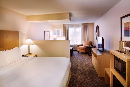 DoubleTree by Hilton - 5