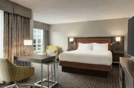 Hampton Inn & Suites-Downtown-Riverplace - 95