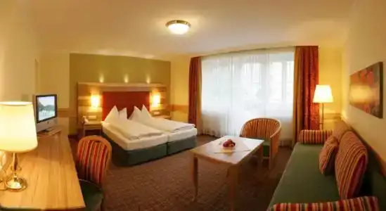 Österreichischer Hof-im Bademantel direkt in die Alpentherme - 20
