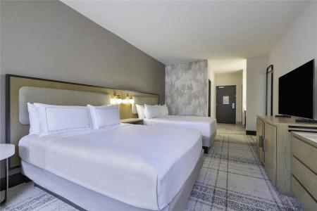 DoubleTree by Hilton - 72