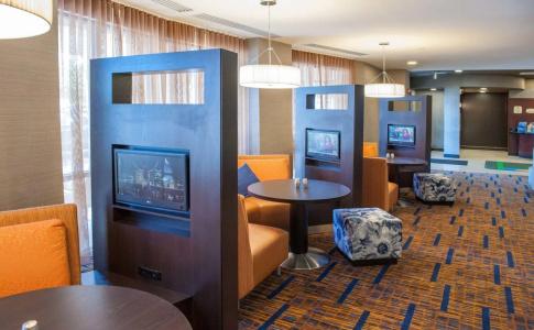 Courtyard by Marriott Downtown - 3