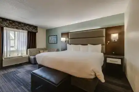 Club Nashville Inn & Suites - 16