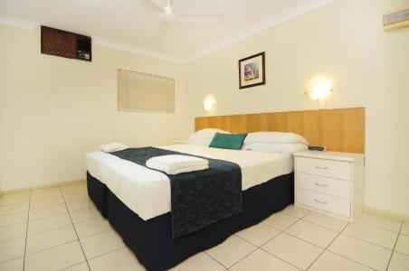Cairns Queenslander & Apartments - 59