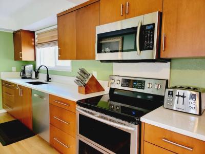 James Bay Inn, Suites & Cottage - 101