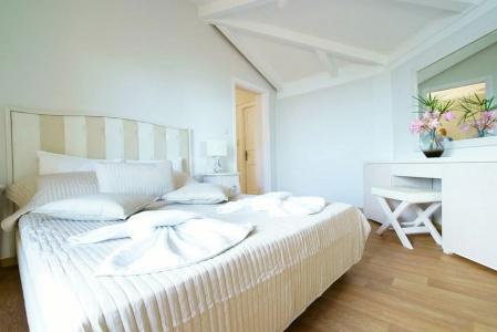 White Olive Premium Cameo - 3