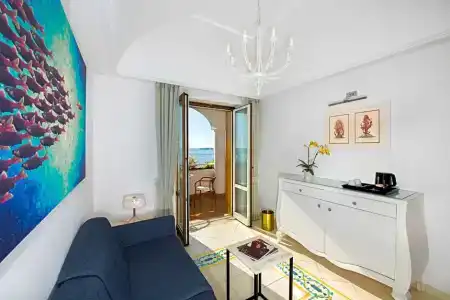 Eden Roc Suites - 218