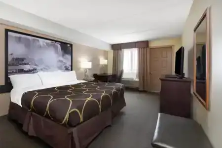 Super 8 by Wyndham by the Falls - 17