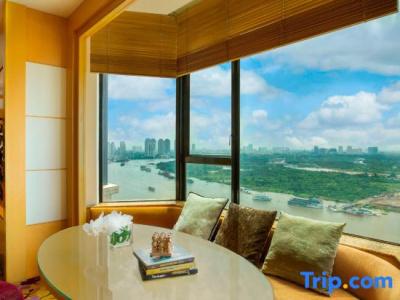 Renaissance Riverside Saigon - 45