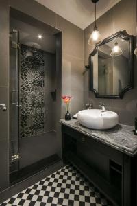 Jm Marvel & Spa - 9