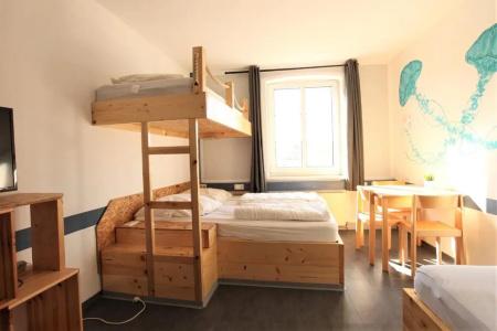 Blue Doors Hostel Ktv - 38