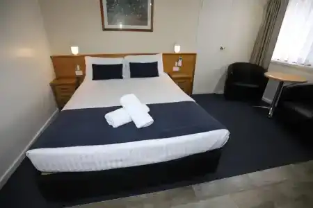 Reign Inn - 101