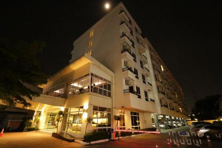 The Royal Bee Aparthotel - 0