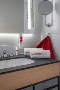 IntercityAmsterdam Airport - 60