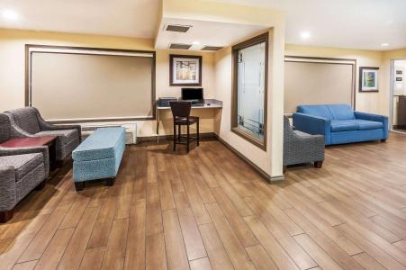 Super 8 by Wyndham/Airport - 2