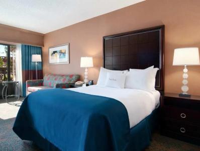 DoubleTree by Hilton - 55