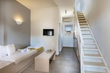 Kavos & Suites - 180