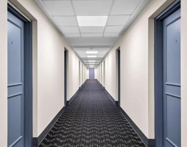 Howard Johnson Plaza by Wyndham - 11