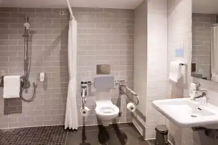 Holiday Inn Express Airport - 62