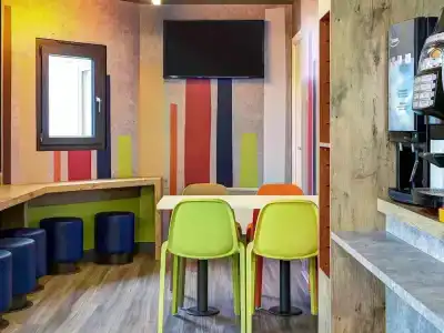 ibis Budget Caen Memorial - 12