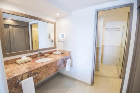 Wyndham Alltra Cancun All Inclusive Resort - 9