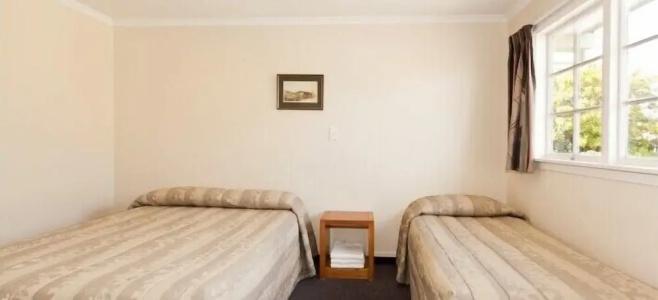 Colonial Inn - 44