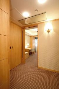 Meitetsu Grand - 75
