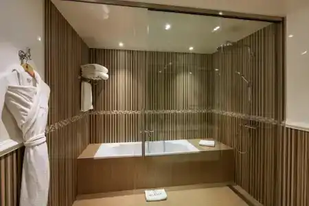 Majestic Spa - Champs Elysées - 224