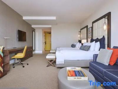 The Waterfront Beach Resort, A Hilton - 102