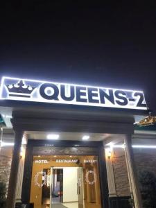 Queens - 12