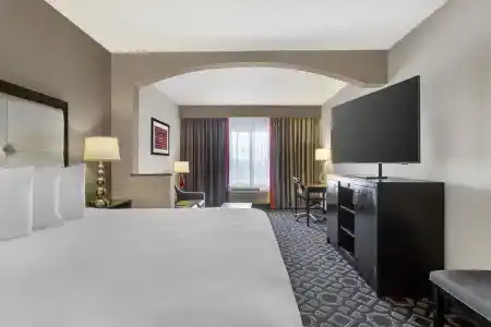 Best Western Plus Inn & Suites - 48