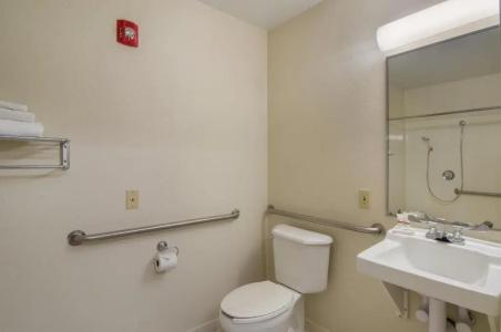 HomeTowne Studios by Red Roof Denver - Glendale/ Cherry Creek - 33
